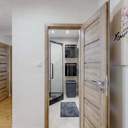Flexihome Sk - Jantarova - 65m2 - 2 Bedroom - Garage Parking Apartment *