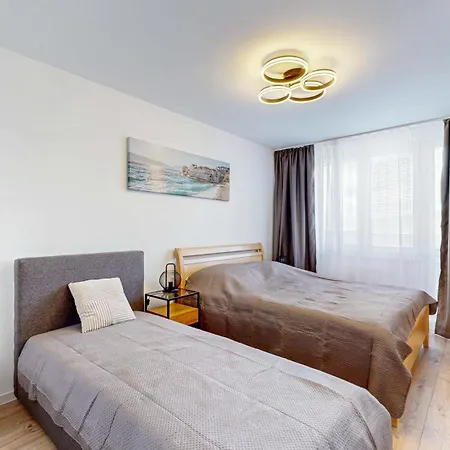 Flexihome Sk - Jantarova - 65m2 - 2 Bedroom - Garage Parking *